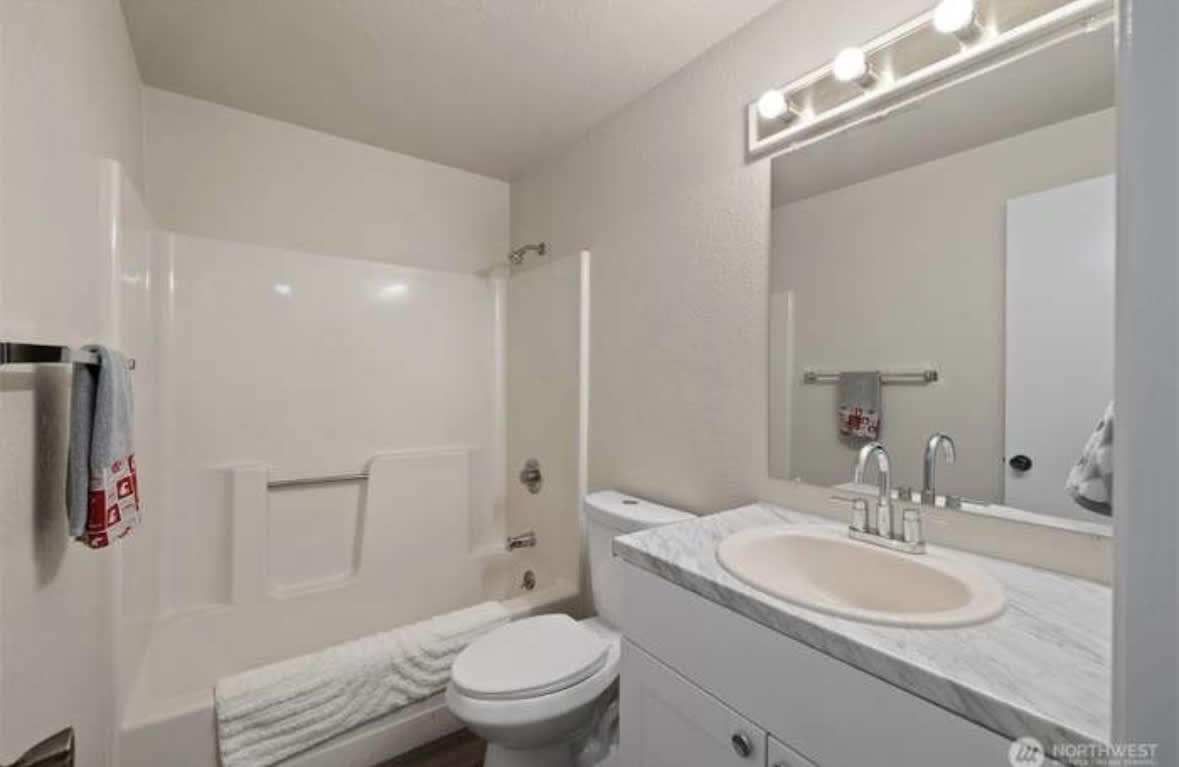 117 128th Street Court East