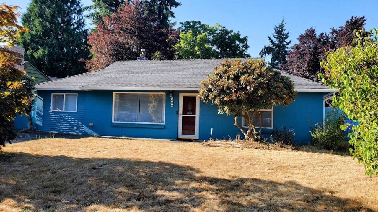 Bright Four‑Bedroom Home with Spacious Outdoor Area