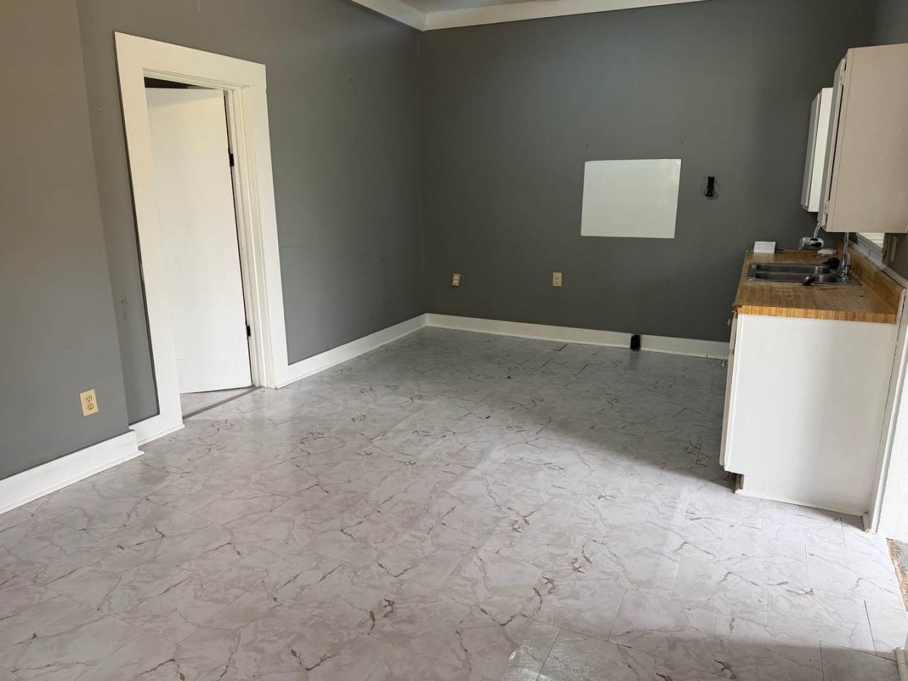 1 bedroom, 1 bathroom Home Available in Broussard!