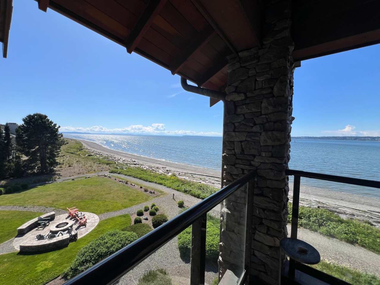 2 Bed 2.5 Bath Waterfront Penthouse Condominium in Blaine