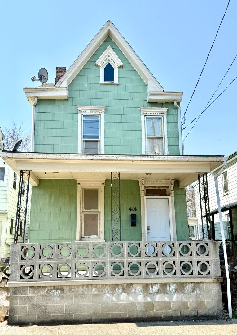 COMING SOON! 3 bedroom 1 bathroom Single Family Home!