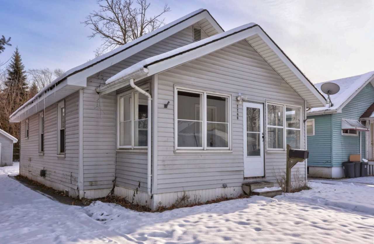 Charming 2 Bedroom, 1 Bath Home on Niagara – Clean, Cozy  Move-In Ready!