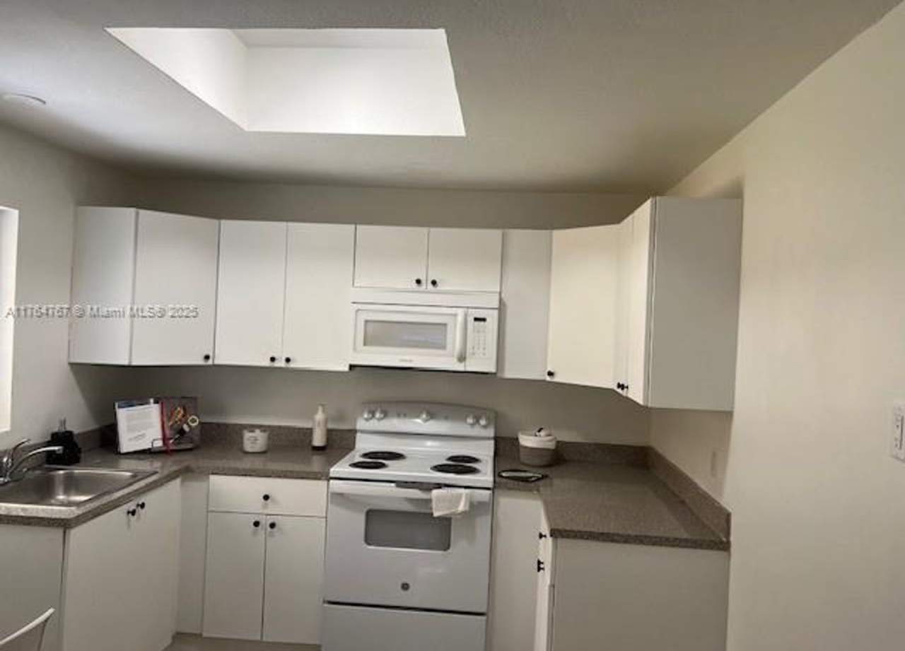 15133 NE 6th Avenue 41, Miami, FL 33162