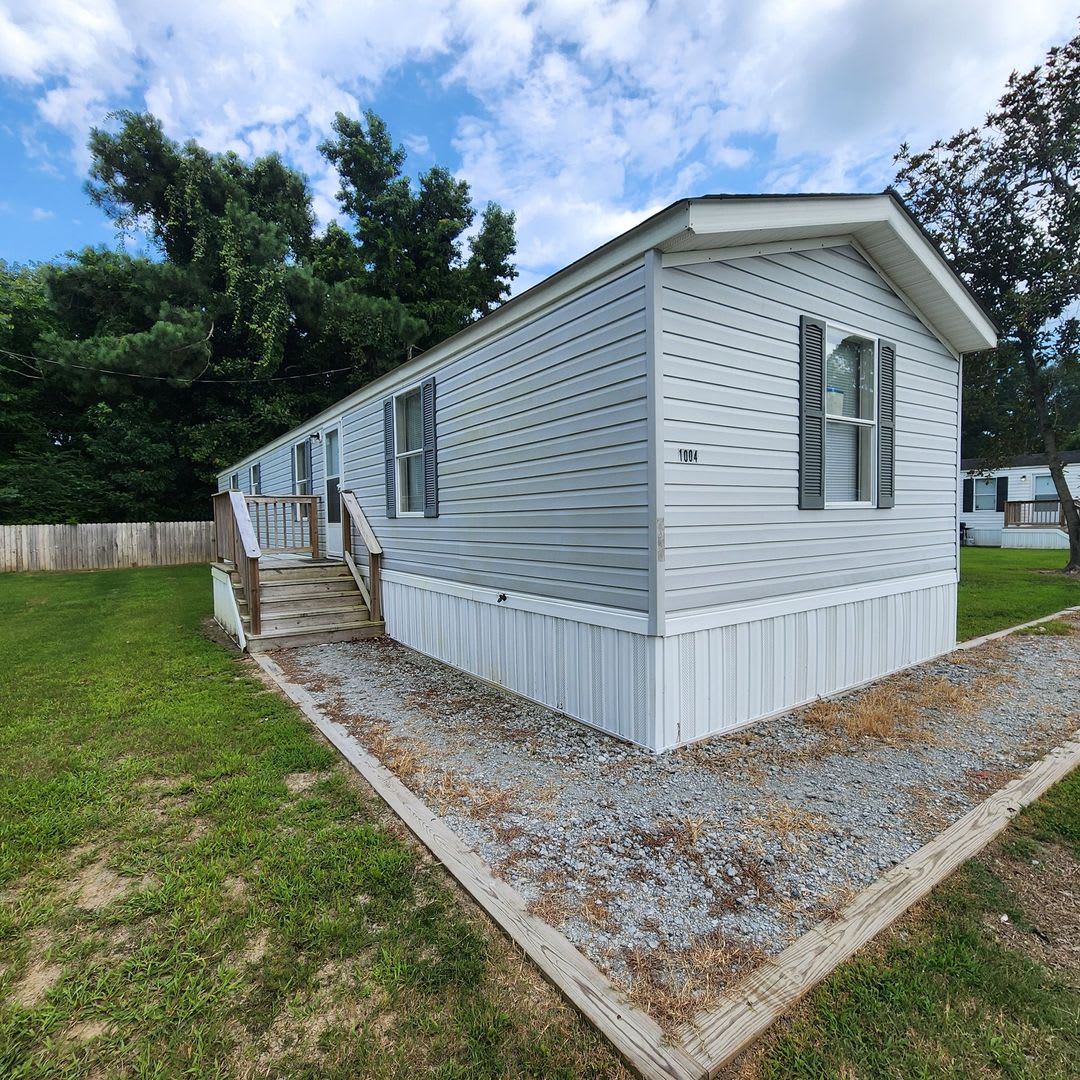 Available Now! 1004 10th Street Midway Park NC