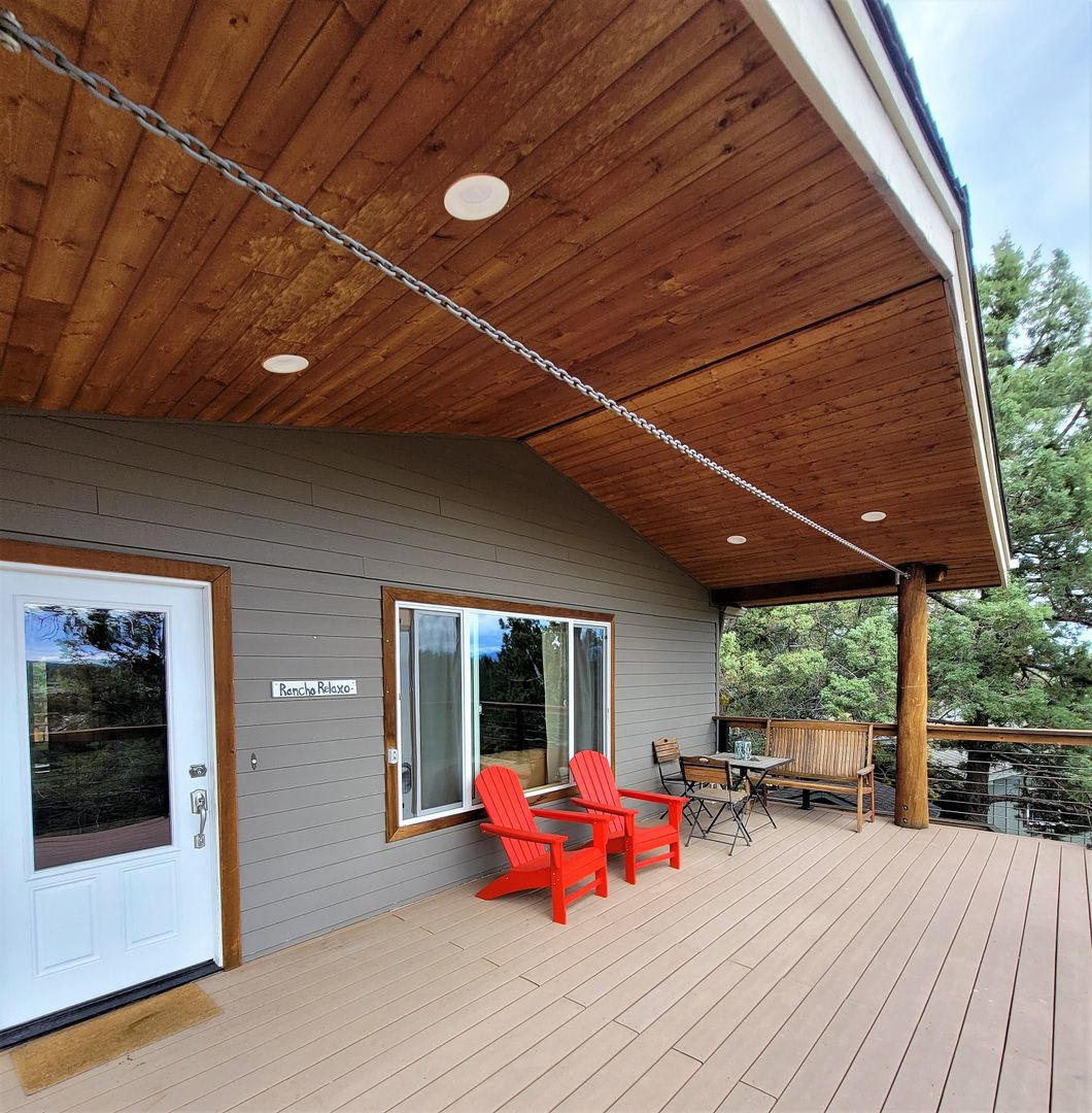 Spacious House, Front  Back Porch! Awbrey Butte Hillside with Mountain Views. Furnished 30-Day Min.