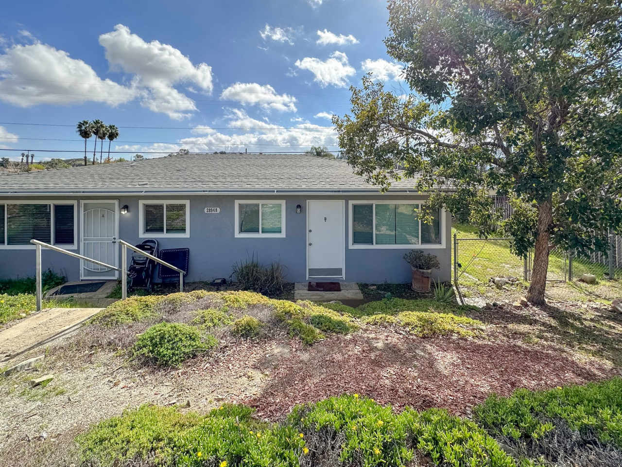 CUTE CONDO IN A DUPLEX W/ LARGE BACKYARD AVAILABLE FOR RENT!