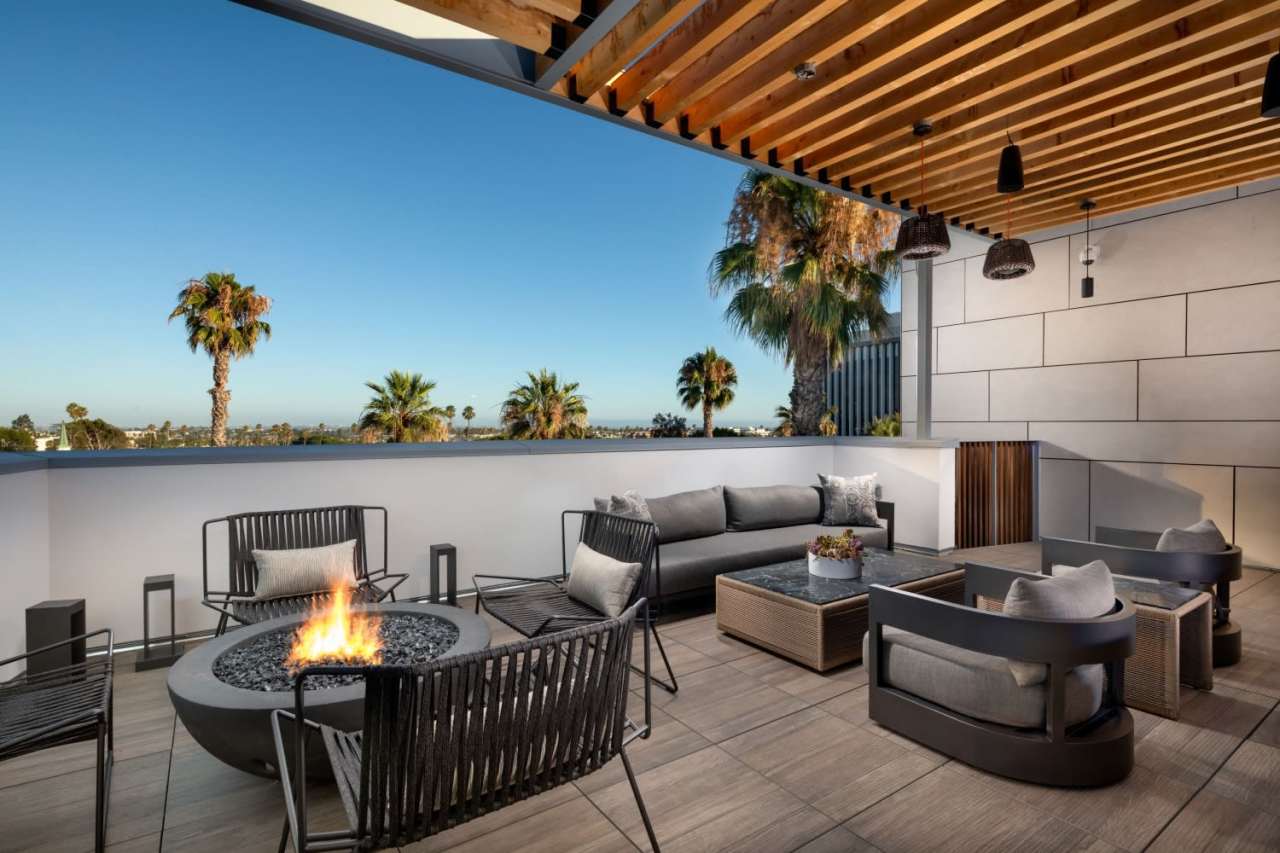 Evani 3223 Wilshire