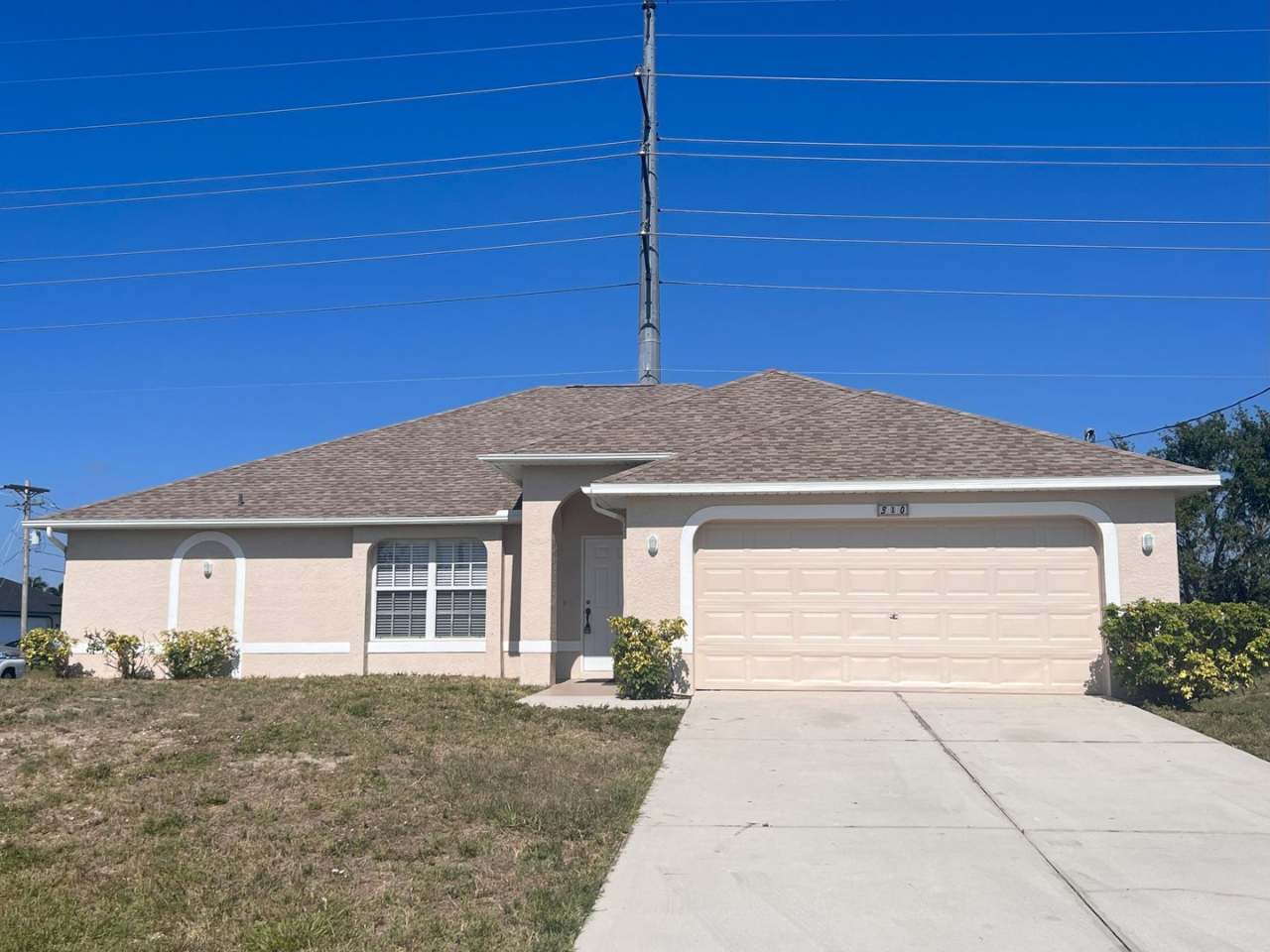 PRICE REDUCTION. Lovely Home In SW Cape Coral