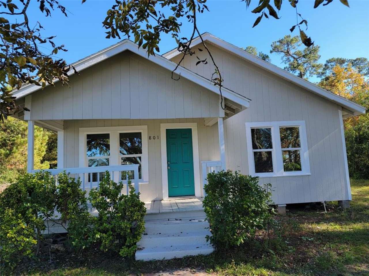 BEAUTIFUL RECENTLY REMODELED 3 BEDROOM 2 BATH HOME IN LIBERTY, TEXAS