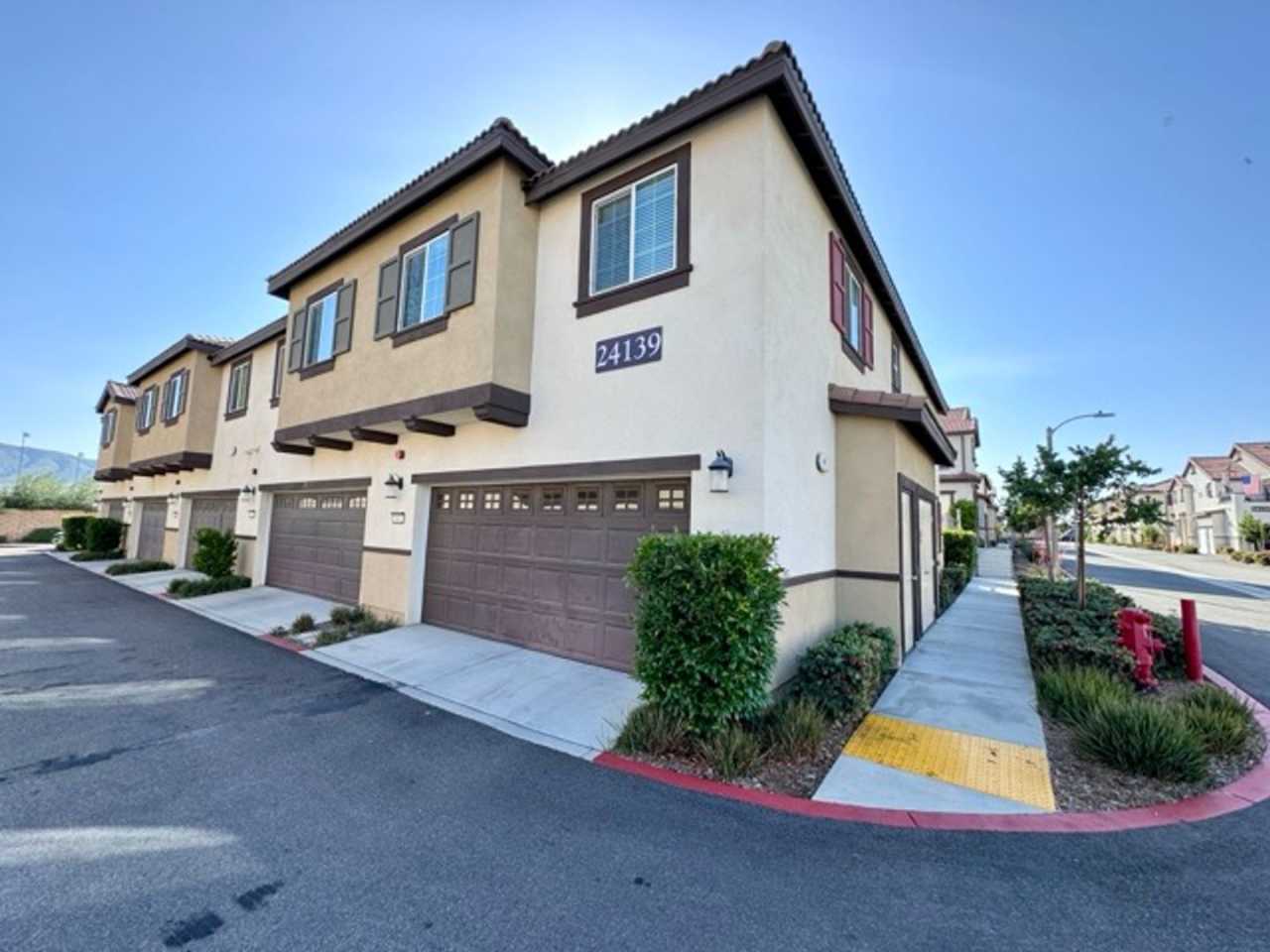 Beautiful 3 Bedroom 2.5 Bathroom Condo with Solar for LEASE!