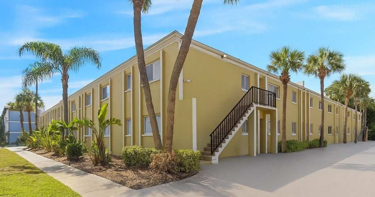 3206 W AZEELE STREET