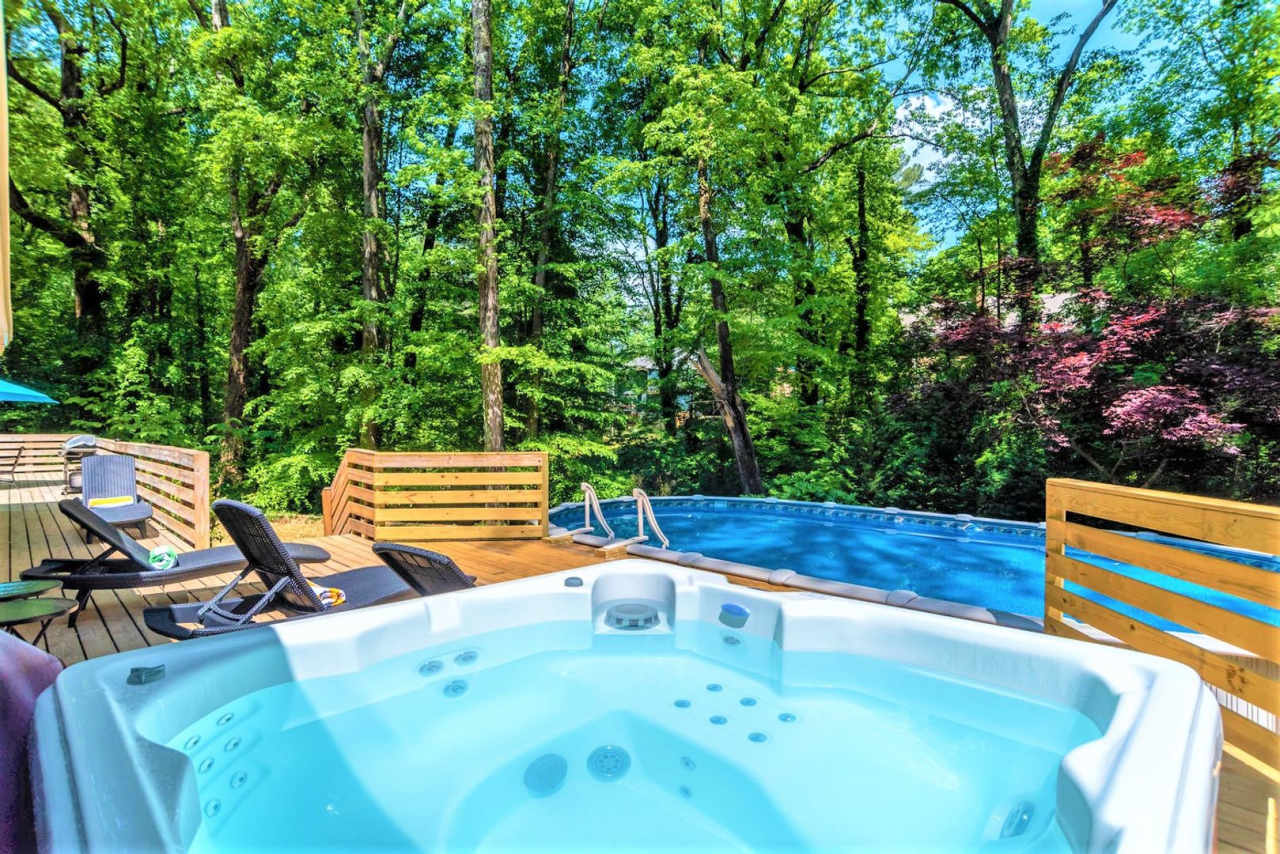 FURNISHED: Modern 6 Bdrm (7 beds) Home w/*HotTub*BBQ*Foosball*SUMMER:Pool -Close To Airport