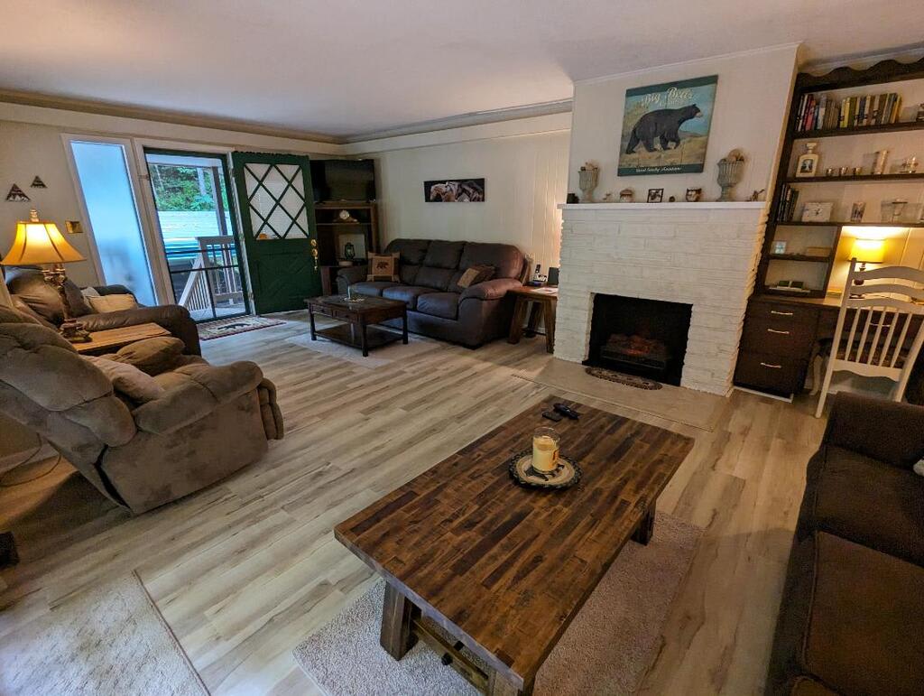 305 Shields View Dr
