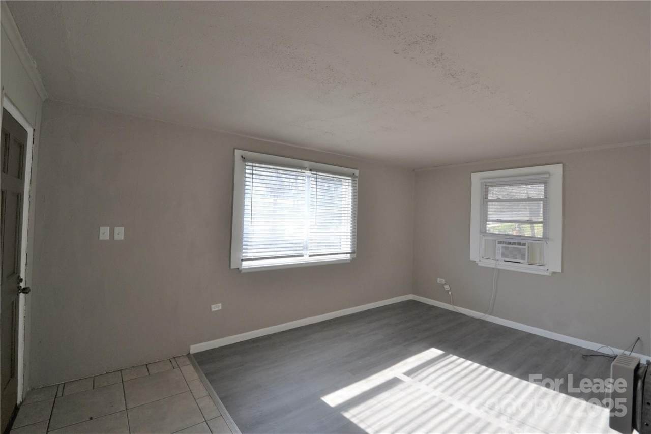 129 Brumley Avenue NE