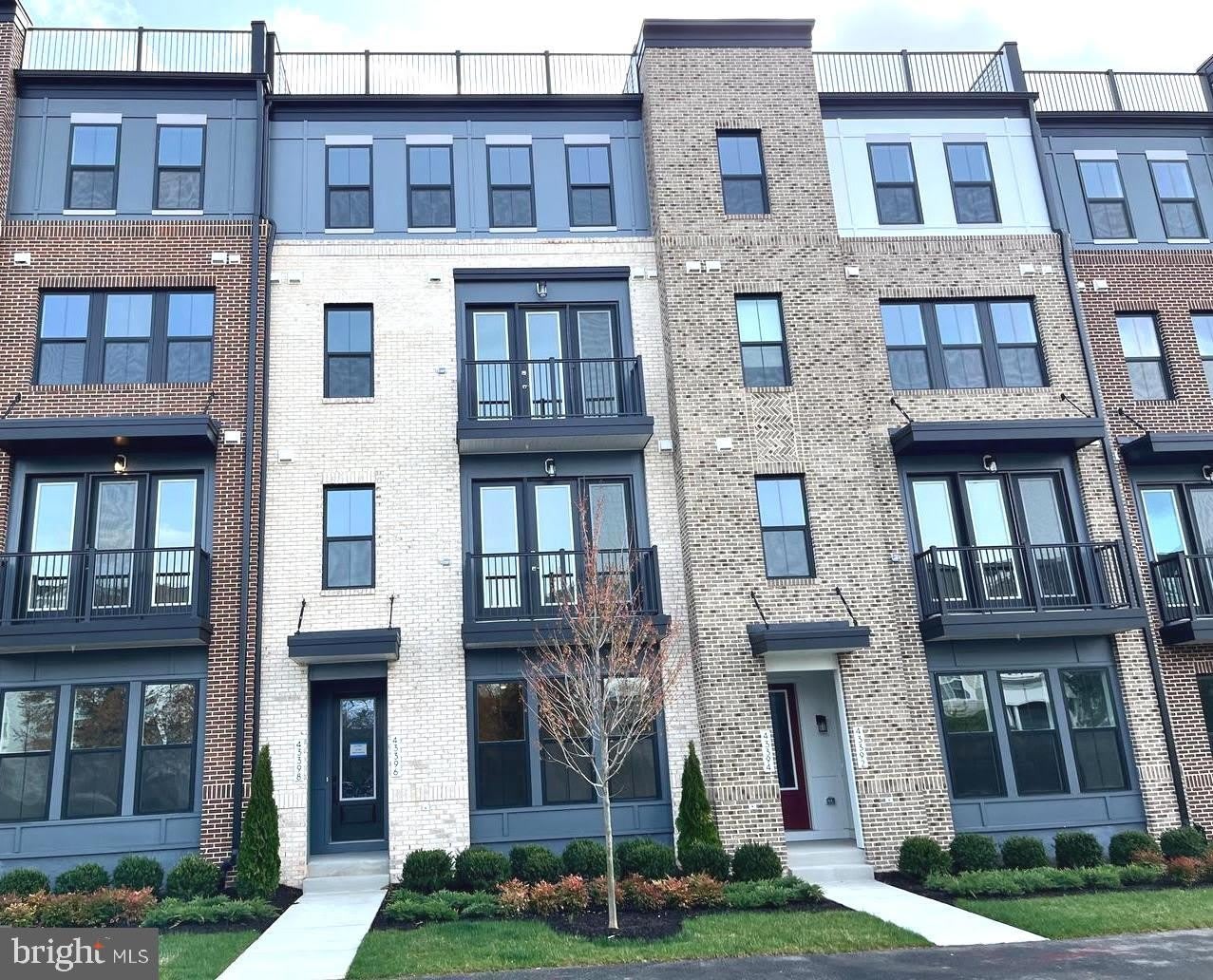 43396 FARRINGDON Square