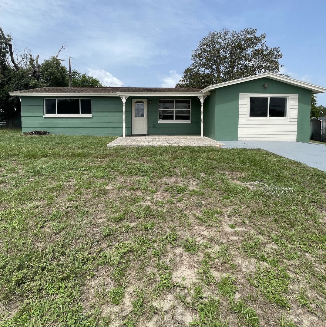 Cozy 3-Bedroom Home on a Corner Lot in Holiday, FL