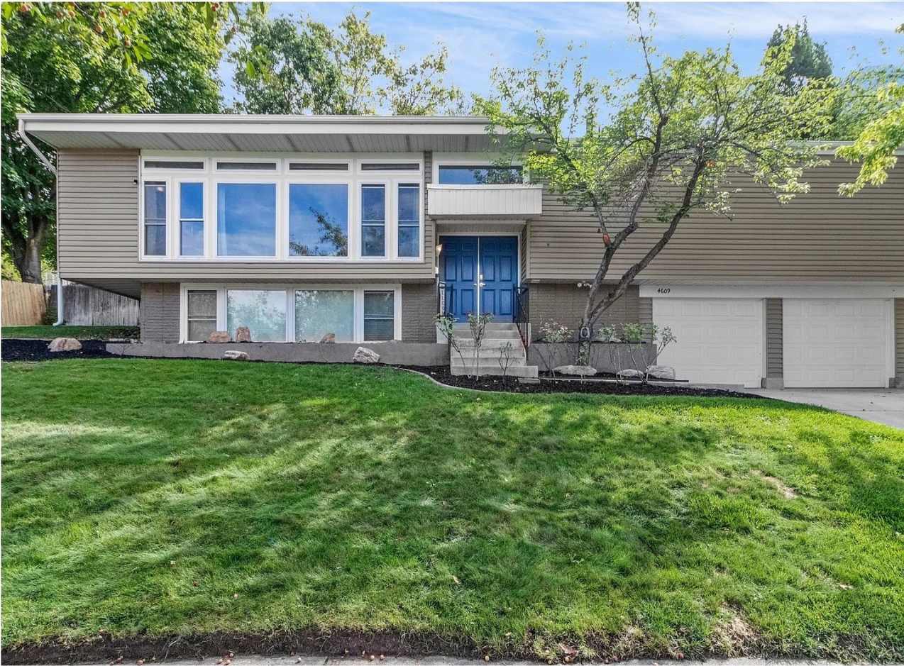 Olympus Cove Home Tucked In to the Benches! Near Park, Schools, Hiking and Skiing!