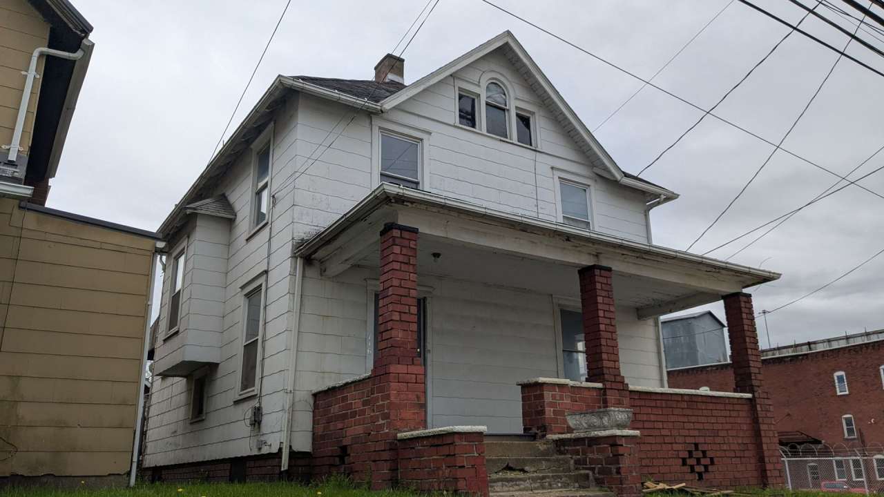 Charming 3 bedroom, 1 bathroom house located in Canton