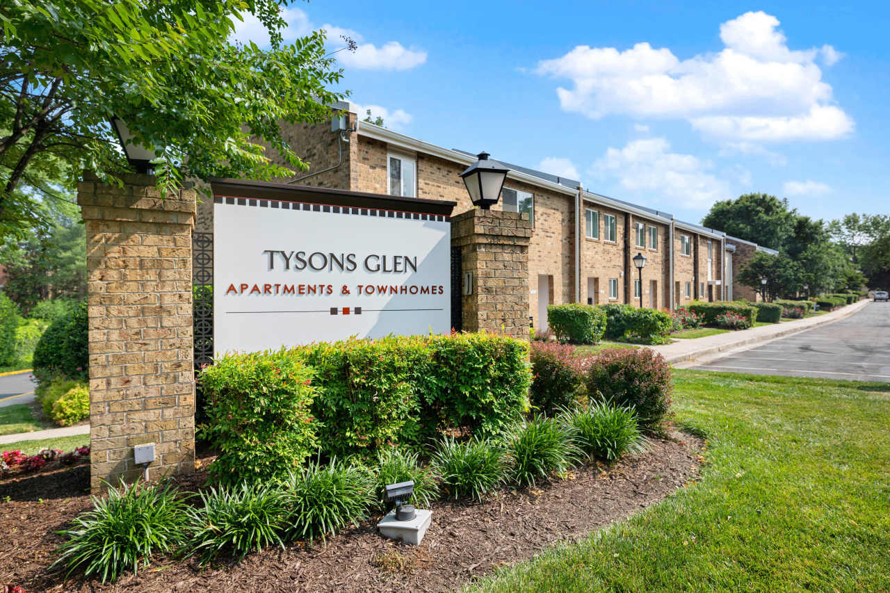 Tysons Glen and Devonshire Square Apartments & Townhomes