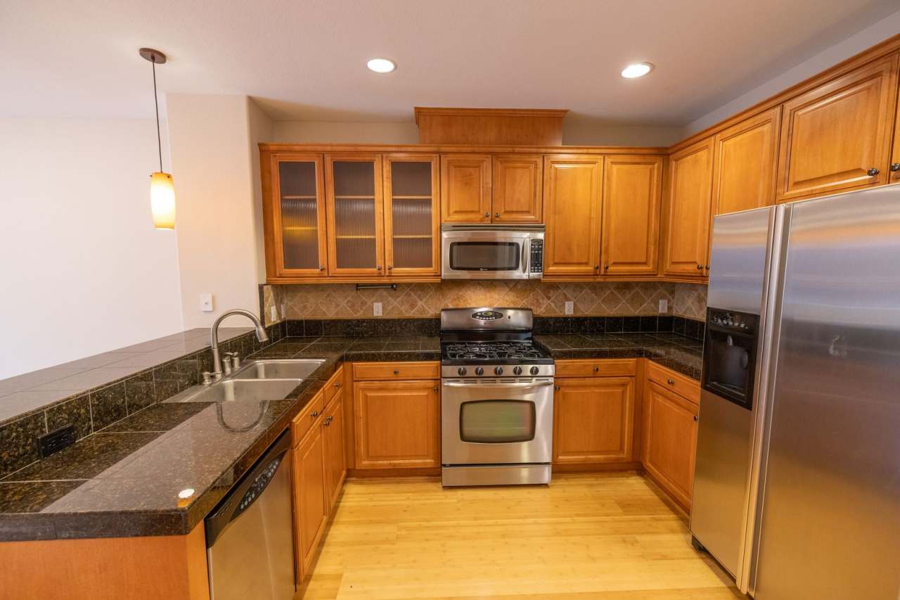 Beautiful 3 bedroom townhouse that is conveniently located