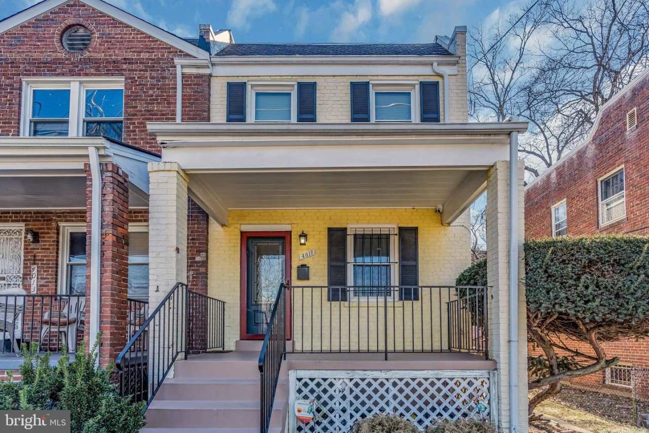 4011 BLAINE ST NE #1