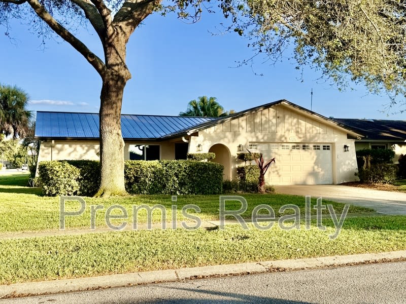 2381 Timbercrest Circle W