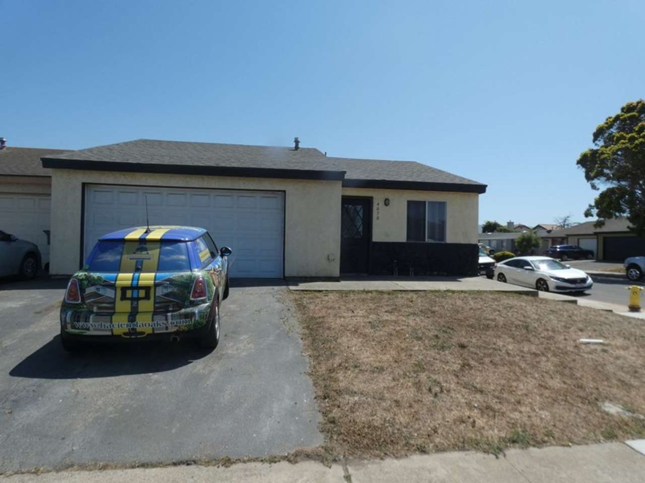 Cozy 2 bedroom 2 bath House with 2 Car Garage