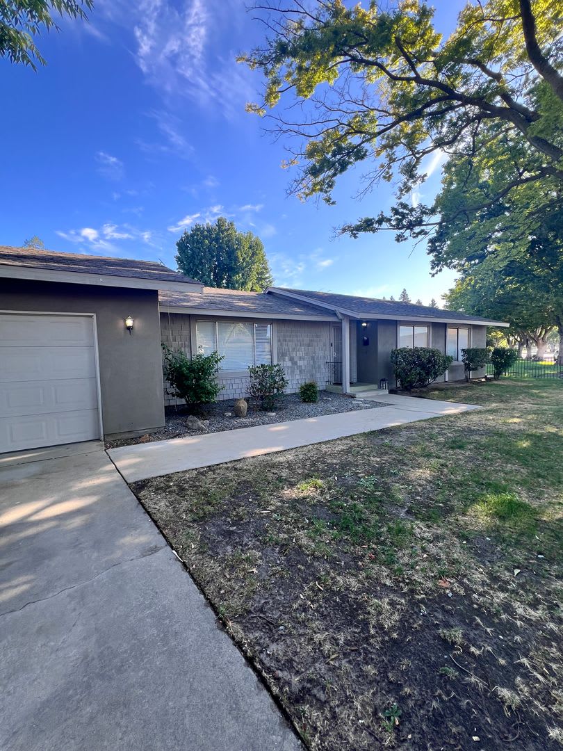 Pretty 3 bedroom 2 bath home in Modesto