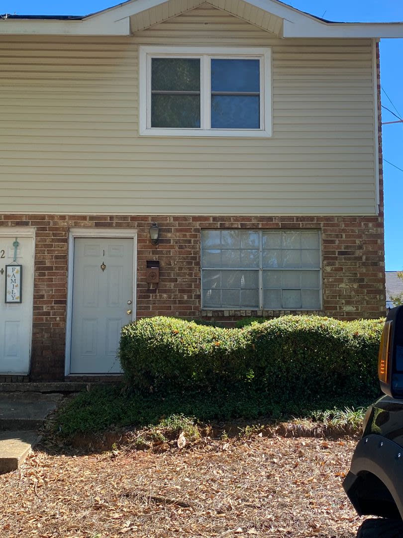 2Bedroom 1.5Bath - $900 - REDUCED RENT!!