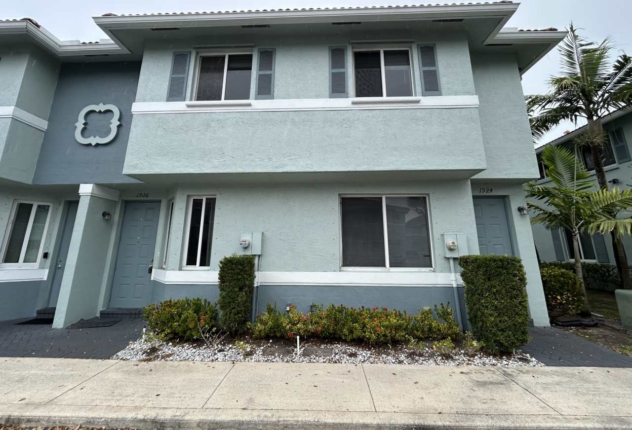 1924 Alamanda Way