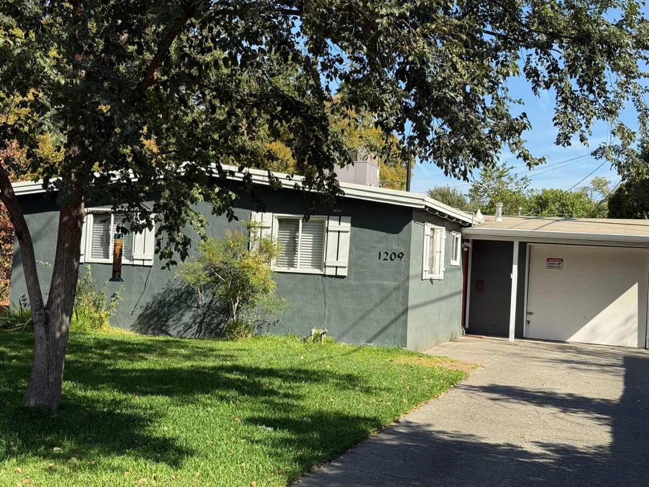 Charming Pet Friendly 3-Bedroom in Quiet Cul-de-sac-$750 OFF FIRST MONTH'S RENT!!!