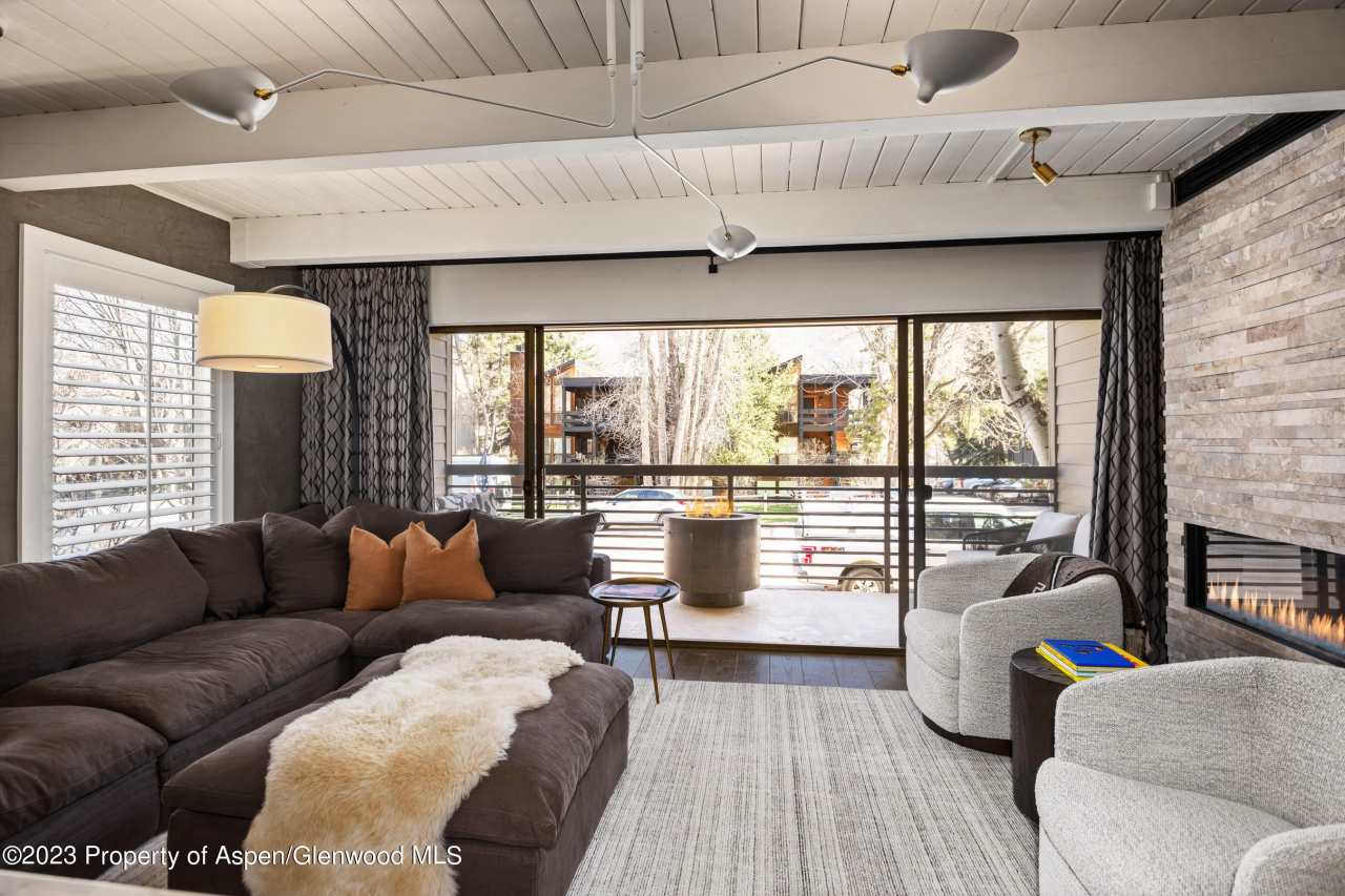 825 E Hopkins Avenue unit: 2N