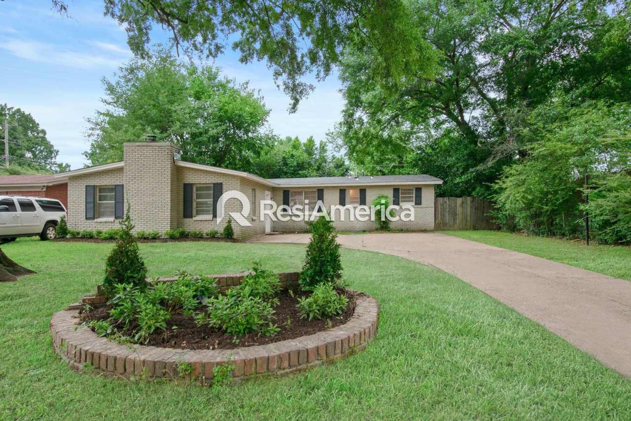 Renovated 3/2 in Great Location!