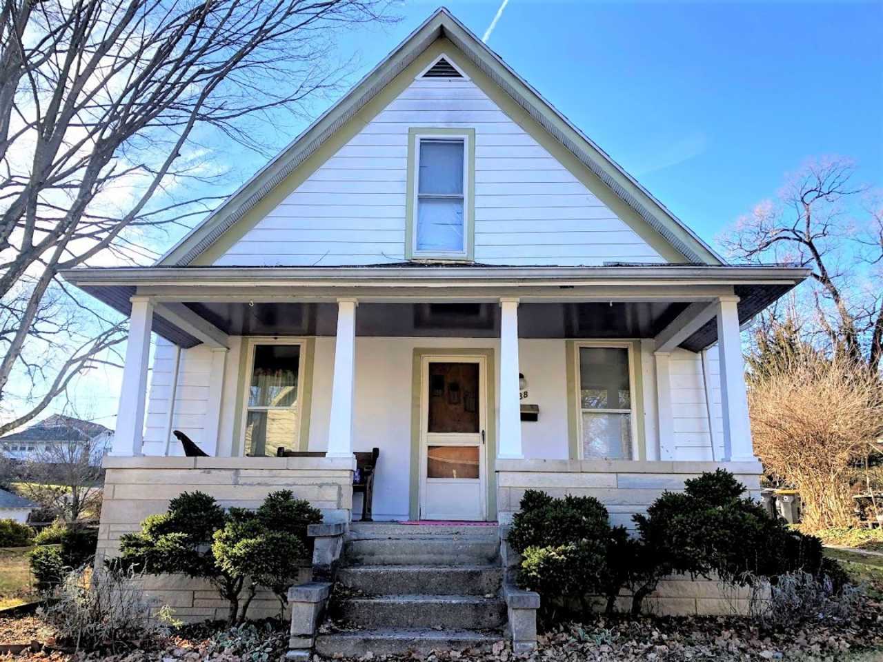 3 bed, 2 bath Home with GARAGE!