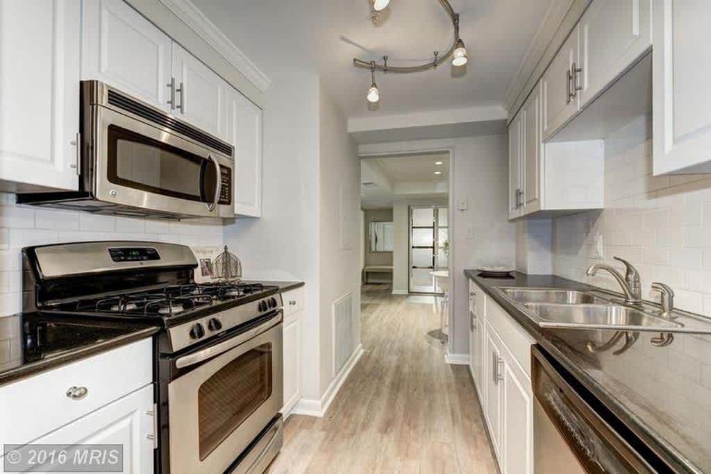 $500 Off for a lease start by 12/15 Available Now! 2 Bedroom Condo in Adams Morgan! 10 Minute Walk to Redline Metro!