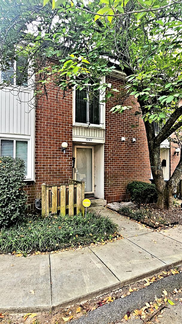 Beautiful 3 Br 2.5 Ba Townhome in Greenberry Woods