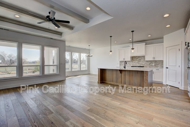 490 South Steephead Lane