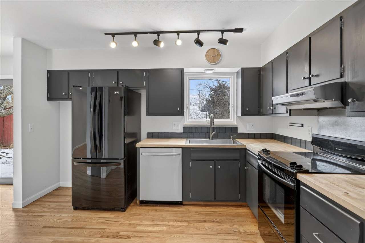 South Boulder Gem: 3 Bed, 2 Bath with Stunning Flatiron Views  Hardwood Flooring throughout!