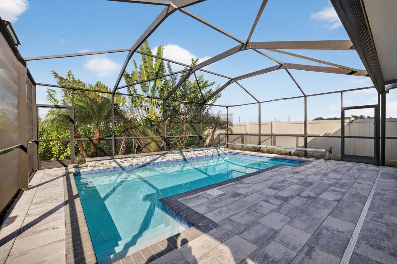 Spacious 5BR House in Lutz with pool