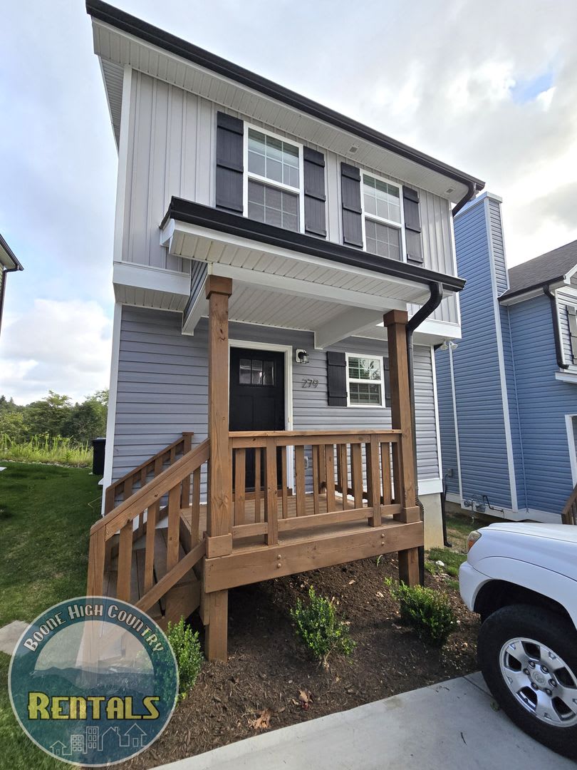 3/2.5 Modern Home off 421 in Boone, R-2 Zoned