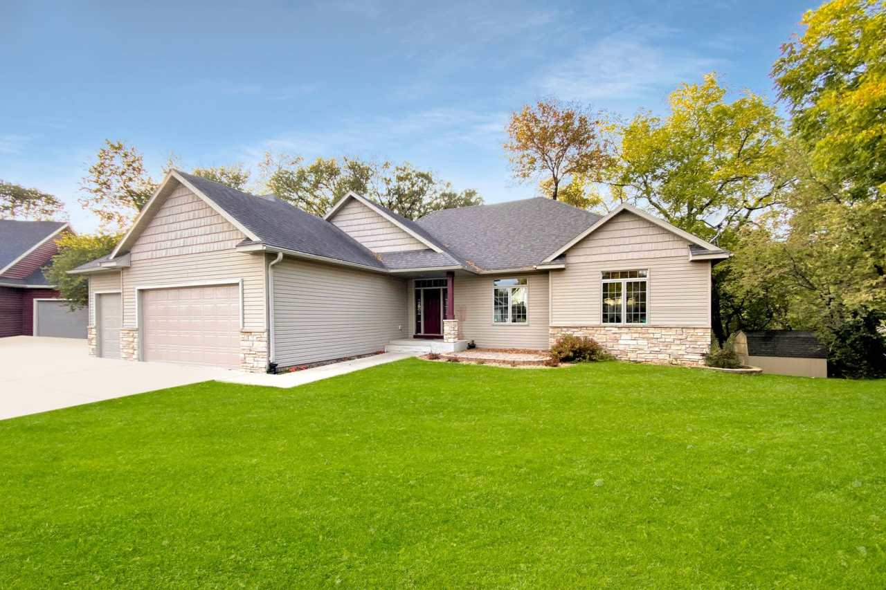 Warm and Luxurious 4 bedroom Executive Estate