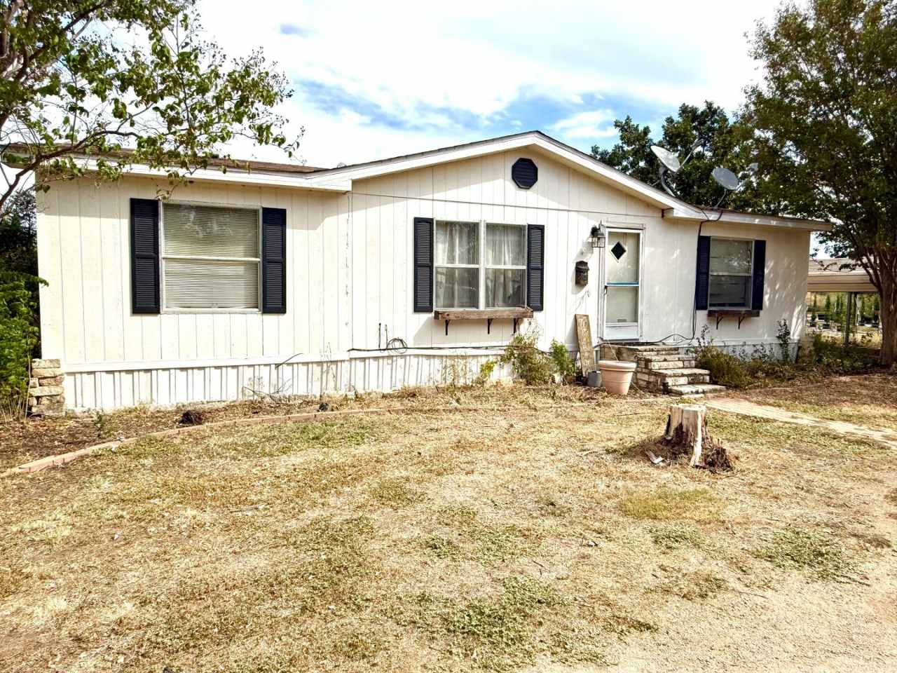 **APPLICATION RECEIVED** Available Now! 2 ACRE LOT! Spacious 3 Bedroom / 2 Bath Home w/ Gated Entry!