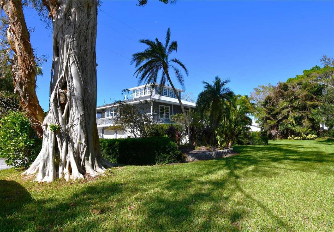 7676 WESTMORELAND DRIVE