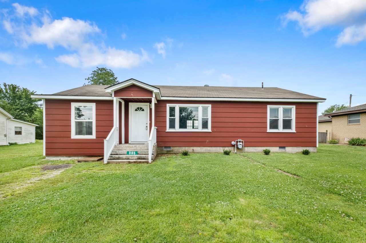 3 Bed, 2 Bath Home Available in May!