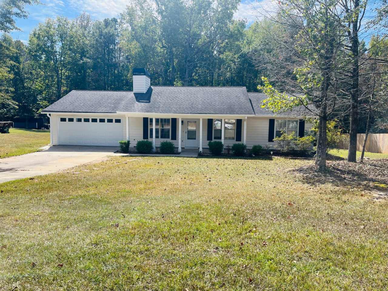 Welcome home! Great location! 3bed, 2 bath in Sharpsburg! Must see!