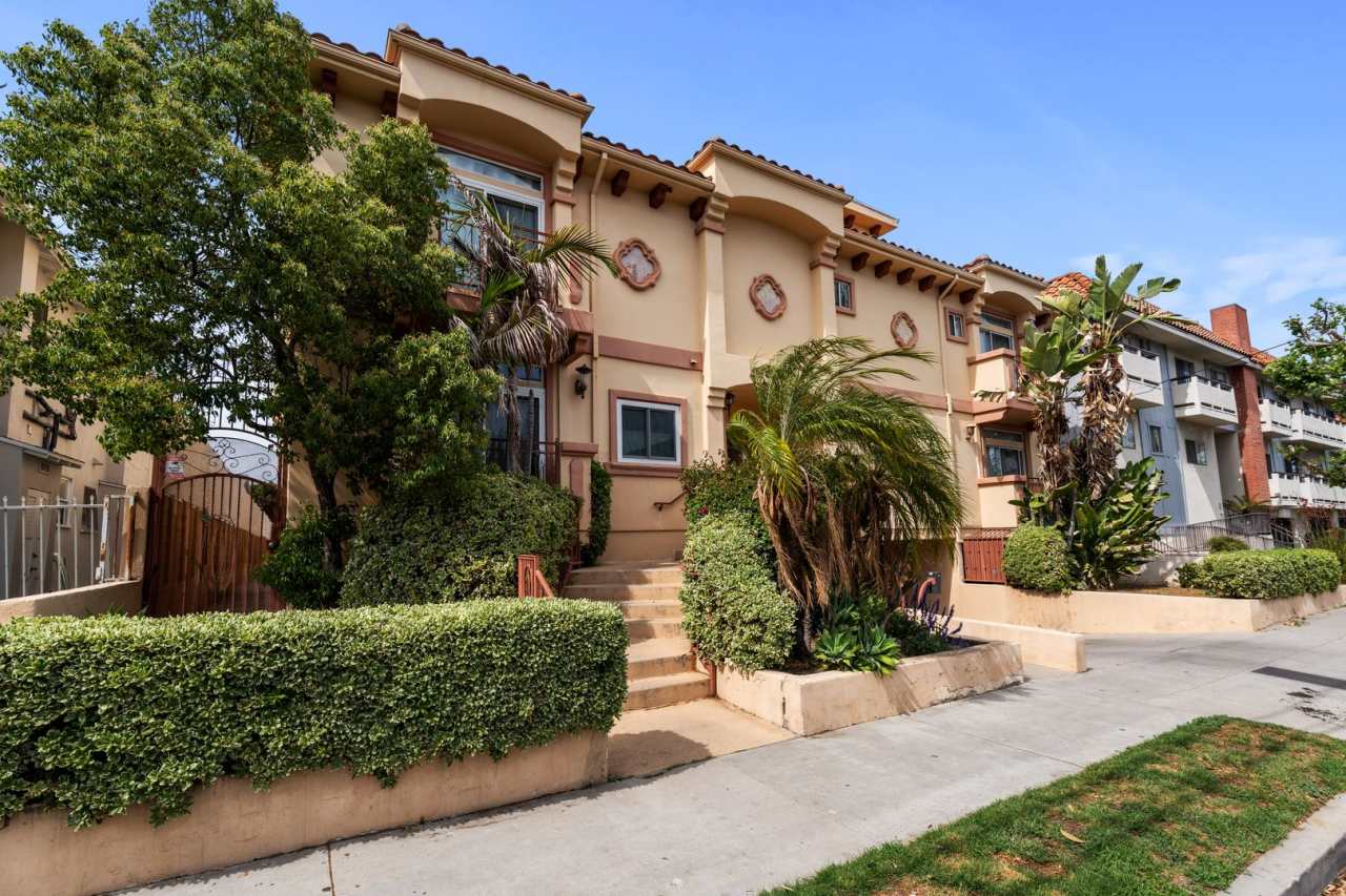 Spacious 2-Bed Townhome with Private Rooftop Deck in Prime Sherman Oaks