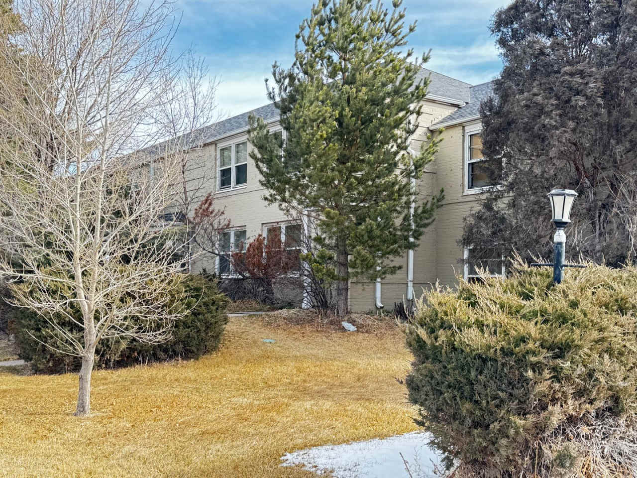 2 BEDROOM, 1 BATHROOM TOWNHOME