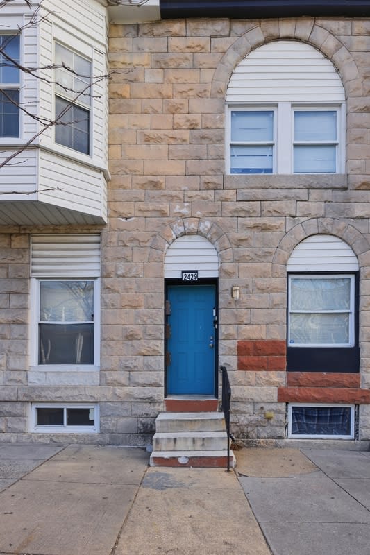 2429 Barclay Street - 1