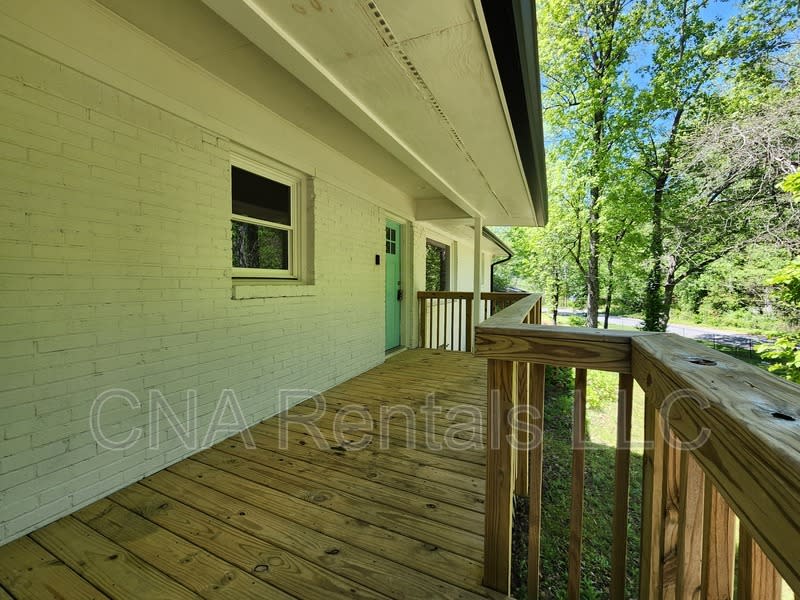 991 Woodward Circle SW