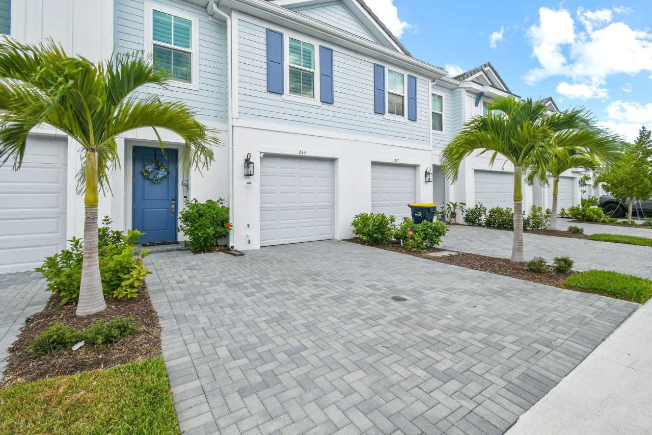 245 Preserve Trail N